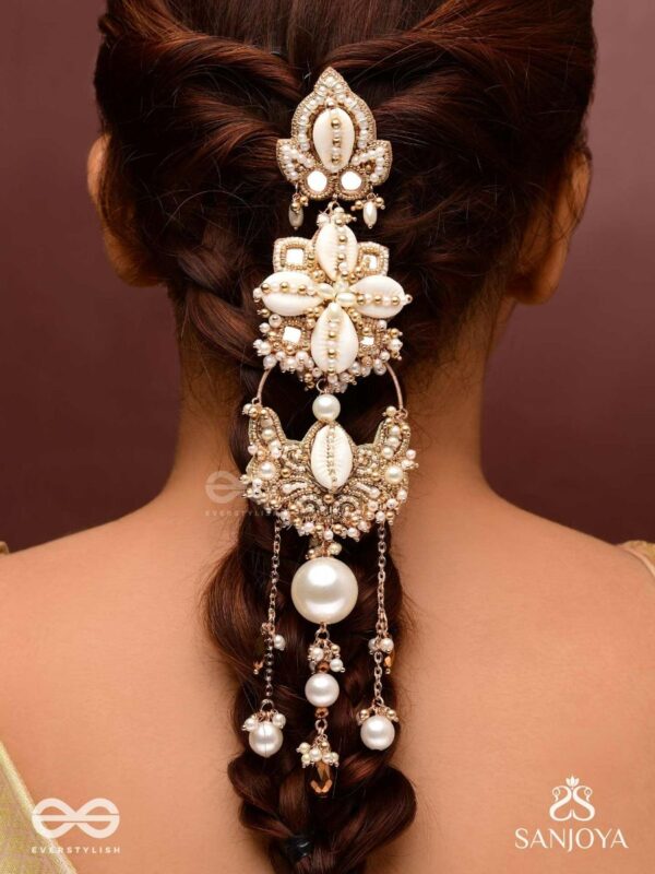 Hand-embroidered hair accessory with mirrors, shells, beads, and pearls - Grathan - The Delicate Intricacy"